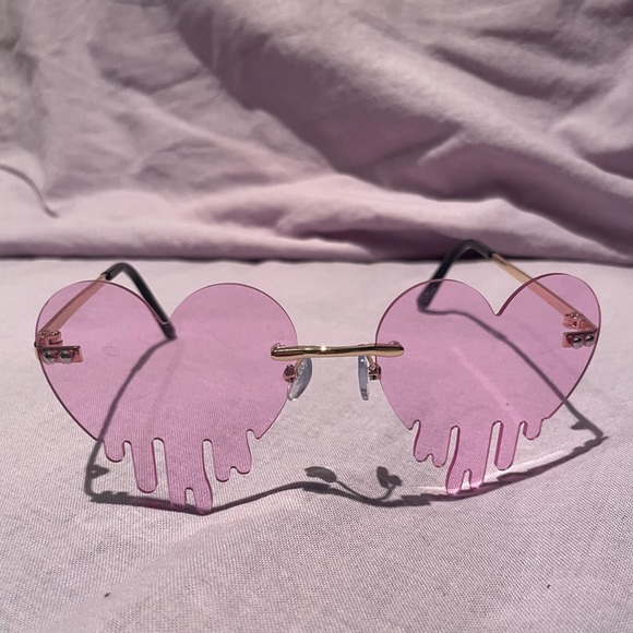 BNWT Melting Heart Rimless Sunglasses - Picture 3 of 4